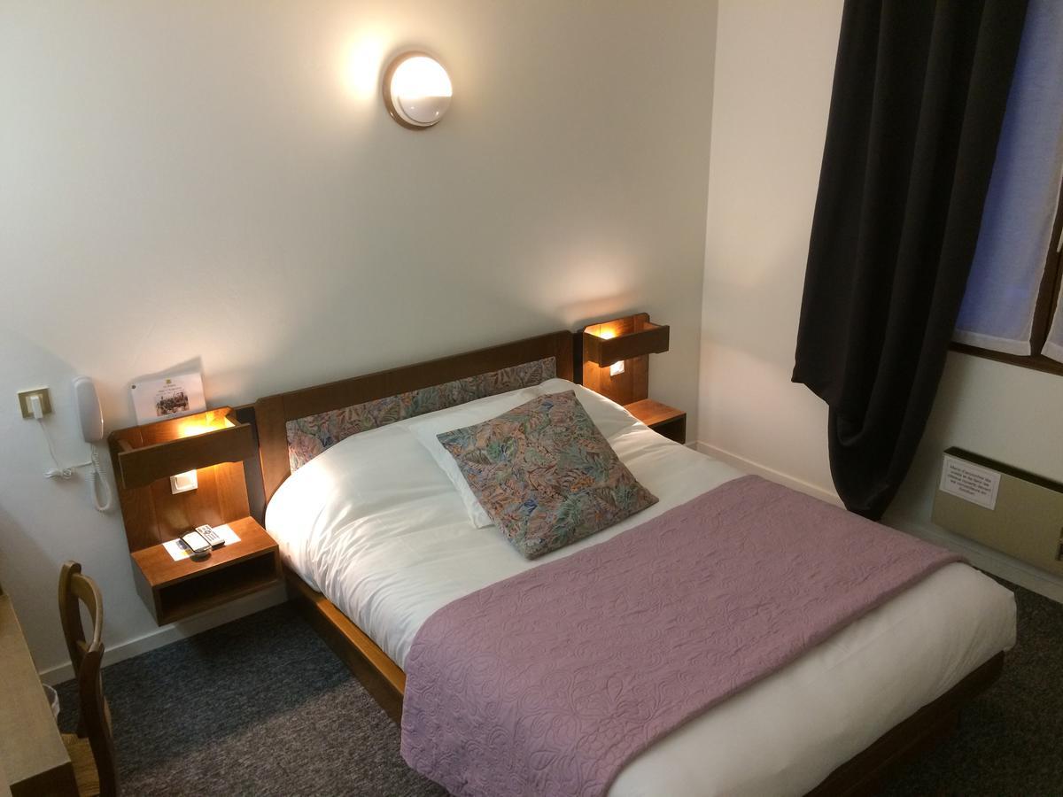 Logis Hotel Le Dahu Parigny  외부 사진